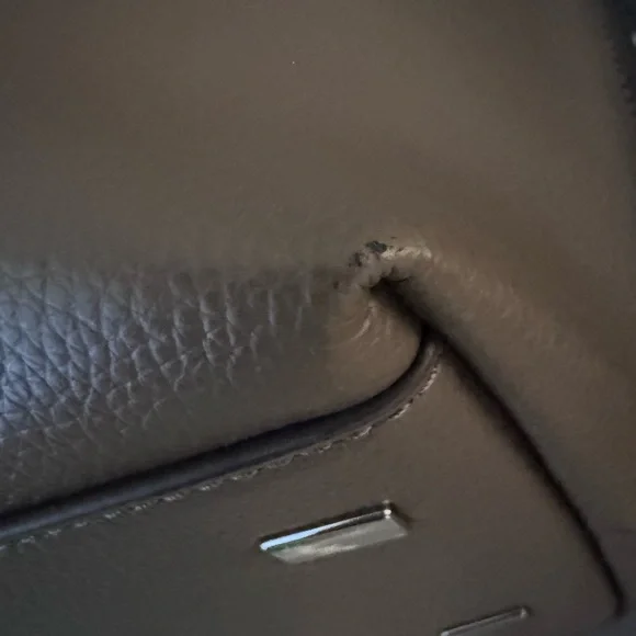 Tory Burch Perry Leather Tote Bag - Picture 7 of 10